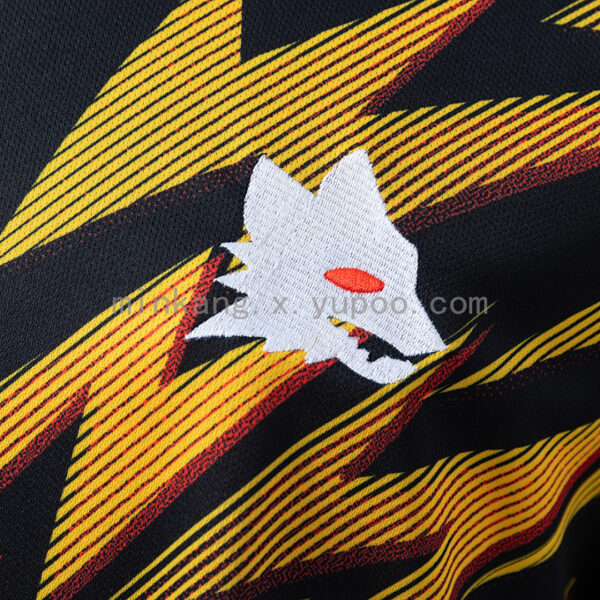 Camiseta AS Roma 2023/24 Pre-Partido - detalle logo Adidas