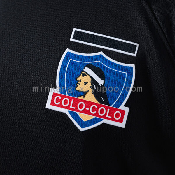Camiseta Colo Colo 2005 Retro Visita - detalle franjas laterales