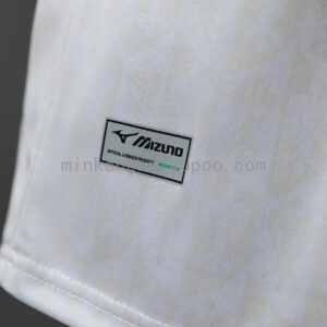 Camiseta FC Augsburg 2023/24 Visita - detalle cuello polo con franjas