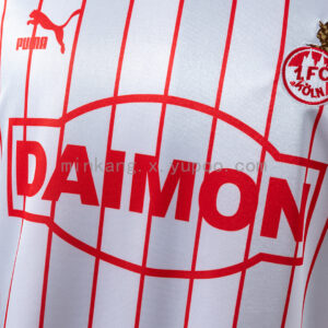 Camiseta 1. FC Köln 1986/87 Local - detalle del cuello y líneas rojas