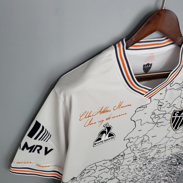 Camiseta Atletico Mineiro 2023/24 Local — detalle manga izquierda diseño mapa