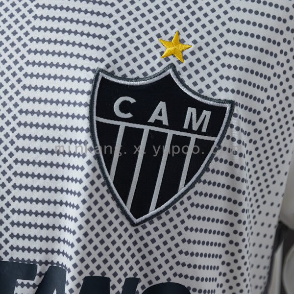 Camiseta Atlético Mineiro 2024/25 Visita — detalle hombro y manga