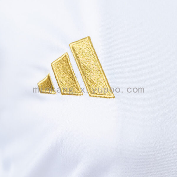 Camiseta Atlético Mineiro 2024/25 Local Mujer — detalle del logo Adidas