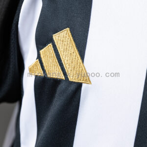 Camiseta Atlético Mineiro 2024/25 Local — detalle cuello en V