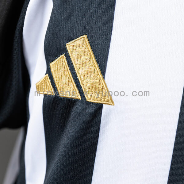 Camiseta Atlético Mineiro 2024/25 Local — detalle cuello en V