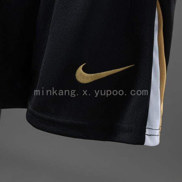 Camiseta Atlético Mineiro 2023/24 Local — detalle manga
