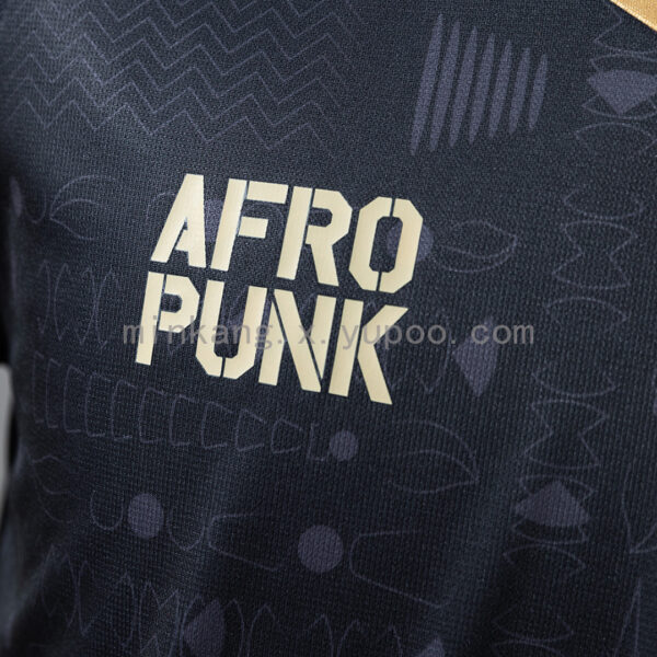 Camiseta Esporte Clube Bahia 2023/24 Edición Especial Afro Punk — detalle cuello y hombro