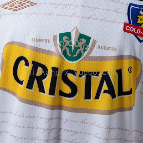 Camiseta Colo Colo 2011 Retro Local - detalle del tejido y patrón de líneas