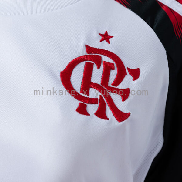 Camiseta Flamengo 2024/25 Away Mujer — detalle lateral