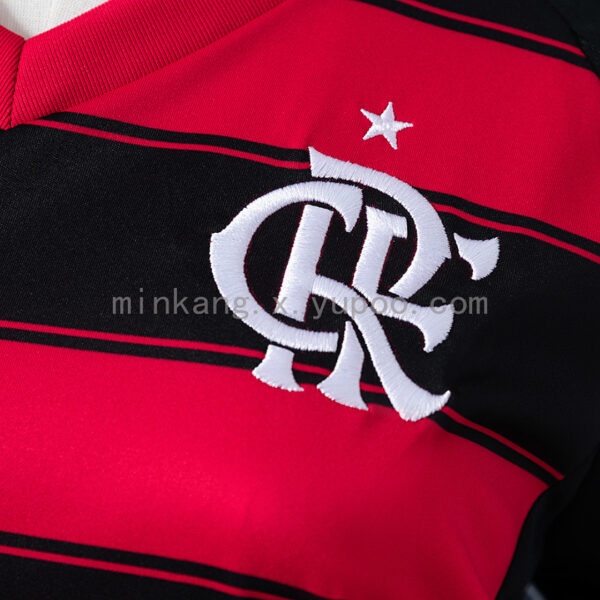 Camiseta Flamengo 2024/25 Local Mujer — detalle tela y rayas