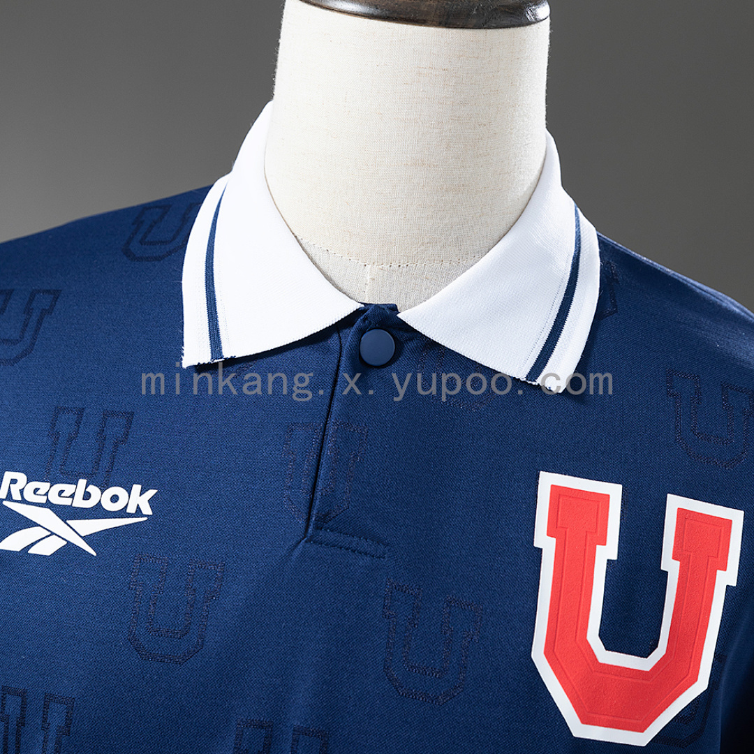 Camiseta Universidad de Chile 1998 Retro Local - detalle escudo