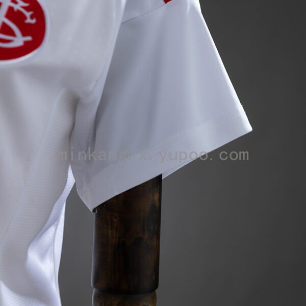 Camiseta Sport Club Internacional 2024/25 Local Mujer — detalle hombro y franjas