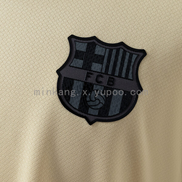 Camiseta Barcelona 2024/25 Visita Edición Especial Mamba — detalle manga