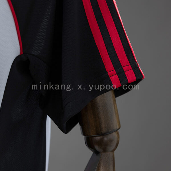 Camiseta Athletic Bilbao 2024/25 Tercera — detalle logo Adidas