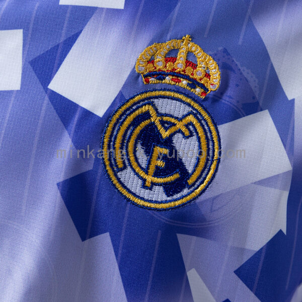 Camiseta Real Madrid 2024/25 Cortaviento — detalle cierre y capucha