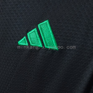 Camiseta Arsenal 2024/25 Polo de Entrenamiento - detalle del logo Adidas