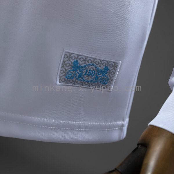 Camiseta Blackburn Rovers 2025 Aniversario Edición Especial - detalle cuello Henley