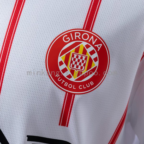 Camiseta Girona 2023/24 Local — detalle inferior con dobladillo