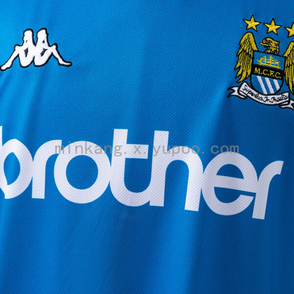 Camiseta Manchester City 1997/98 Retro Local - vista frontal lateral