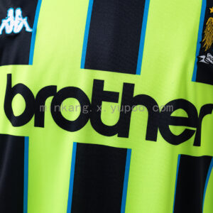 Camiseta Manchester City 1996/97 Visita Retro - detalle puño y manga