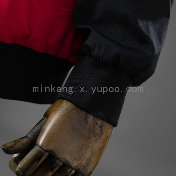 Camiseta Manchester United 2023/24 Cortaviento - detalle costuras blancas