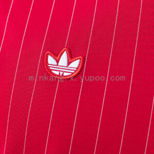 Camiseta Manchester United 1982 Retro Local - detalle de tejido y rayas verticales