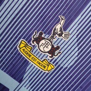 Camiseta Tottenham Hotspur 2023/24 Tercera - detalle estampado SPURS en la espalda