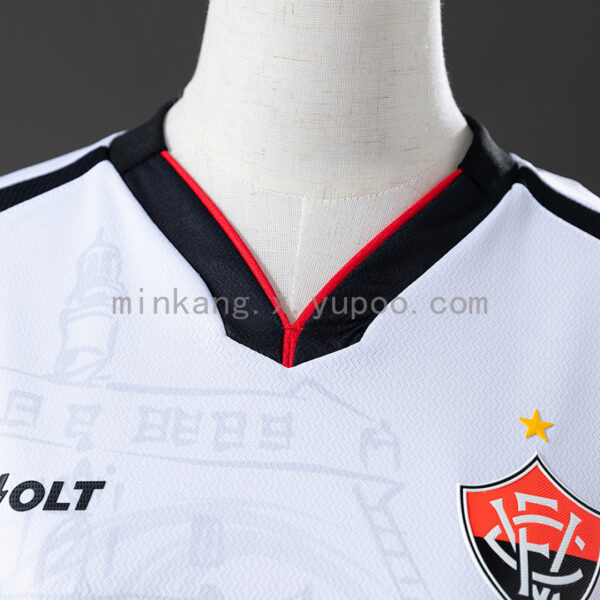 Camiseta Vitoria 2024 Visitante Mujer — detalle lateral
