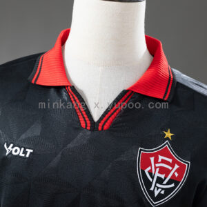 Camiseta Vitória 2024 Tercera — detalle sponsor