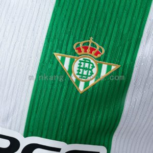Camiseta Real Betis 2023/24 Local Versión Jugador — detalle del bajo con costura verde