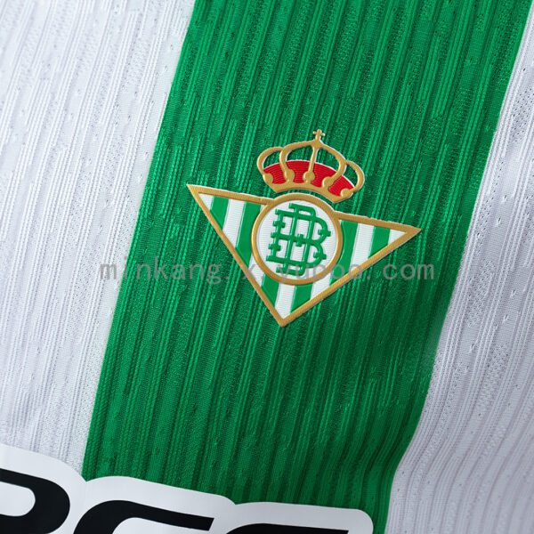Camiseta Real Betis 2023/24 Local Versión Jugador — detalle del bajo con costura verde