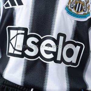 Camiseta Newcastle 2005/06 Retro Local - detalle sponsor manga Noon
