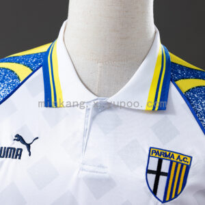 Camiseta Parma 1995 Retro Local - detalle del cuello y botones