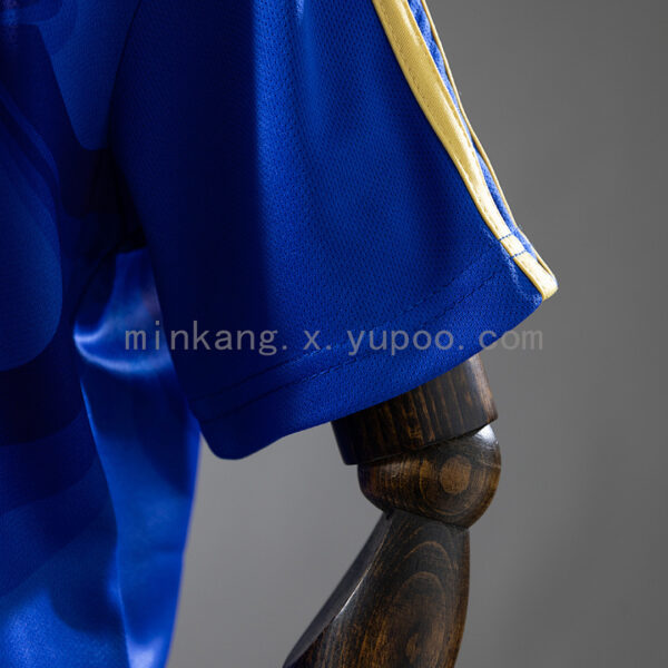 Camiseta Real Madrid 2024/25 Tercera Niño — detalle de la manga