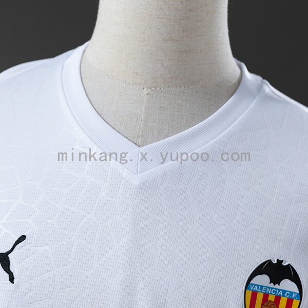 Camiseta Valencia 2023/24 Local — detalle bajo