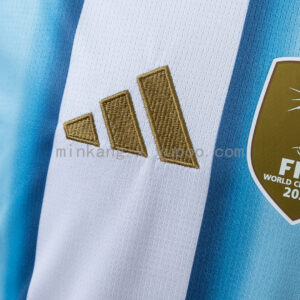 Camiseta Argentina 2022/23 Local Campeona del Mundo - detalle de las franjas celestes y blancas