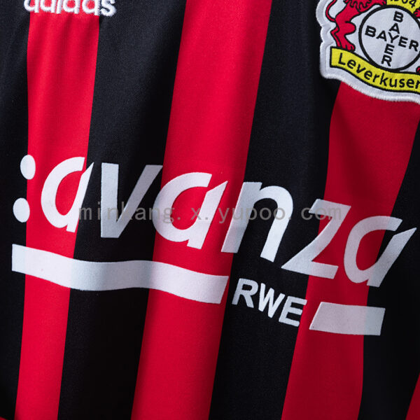 Camiseta Bayer Leverkusen 1988 Retro Local - detalle del texto 'Bayer Leverkusen' en la espalda