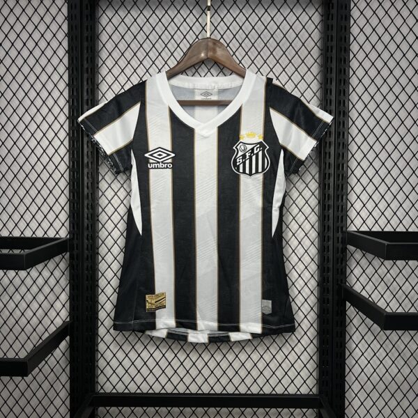 Camiseta Santos 2023 Local Mujer — detalle cuello