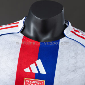 Camiseta Olympique de Lyon 2024/25 Local Versión Jugador - detalle logo marca