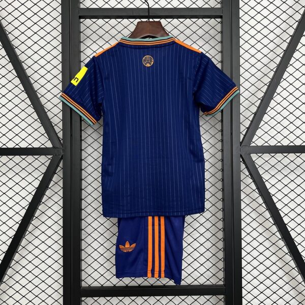 Camiseta Newcastle United 2023/24 Tercera - detalle