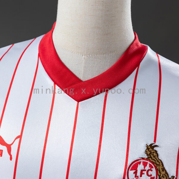 Camiseta 1. FC Köln 1986/87 Local - detalle de la manga y logo Puma