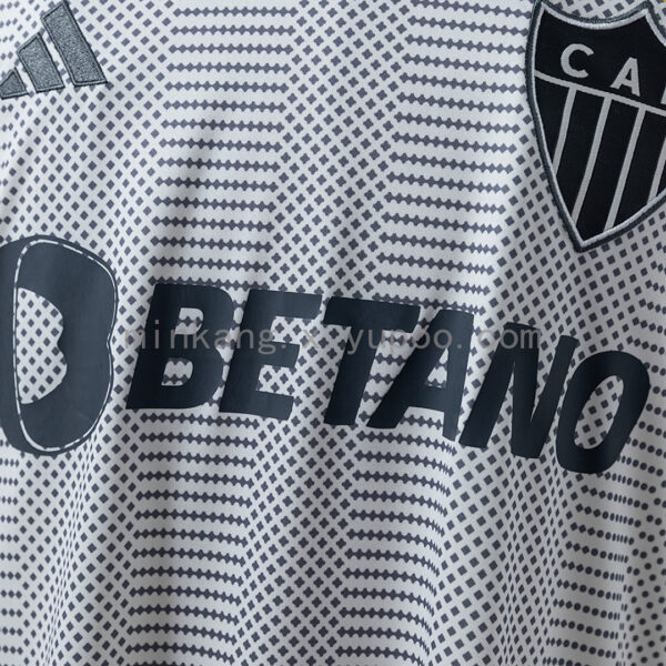 Camiseta Atlético Mineiro 2024/25 Visita — detalle sponsor BETANO