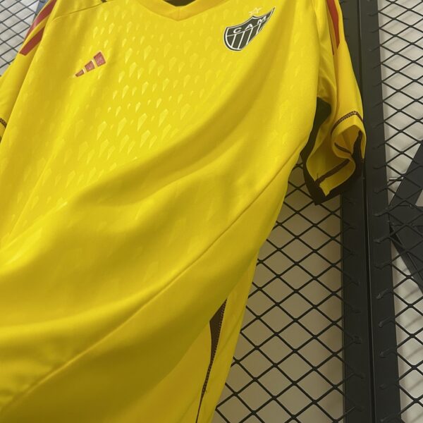 Camiseta Atlético Mineiro 2024/25 Arquero — detalle de las mangas