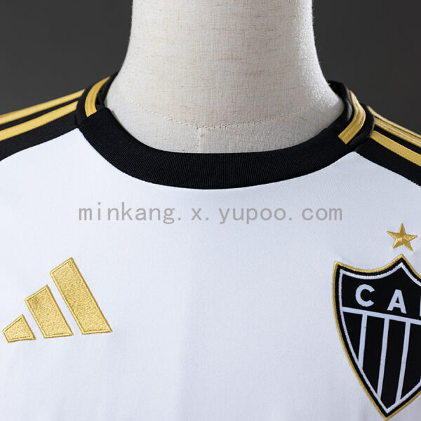 Camiseta Atlético Mineiro 2023/24 Visita — detalle bajo lateral