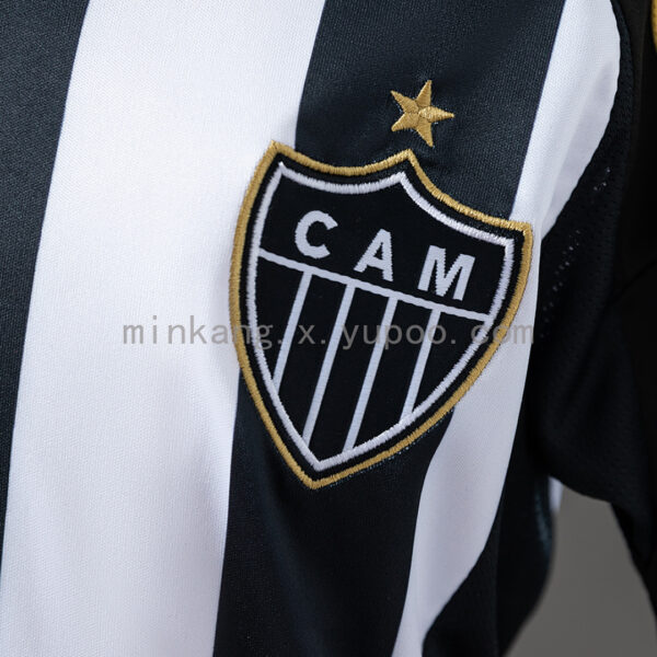Camiseta Atlético Mineiro 2024/25 Local — vista lateral izquierda