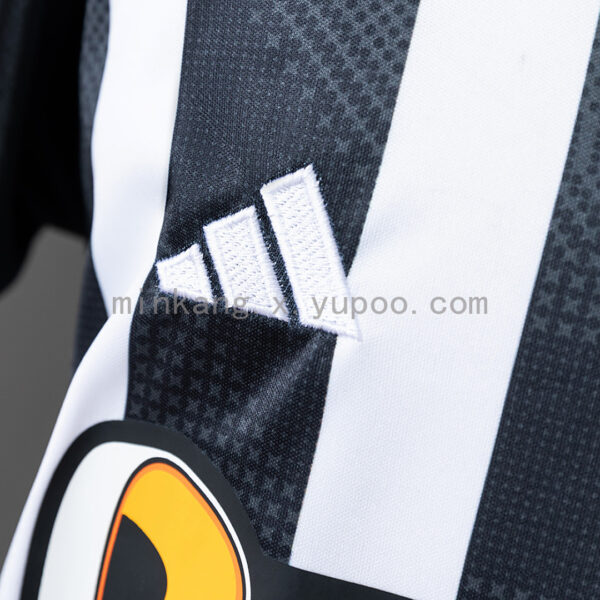 Camiseta Atlético Mineiro 2024/25 Local – detalle patrocinador Betano