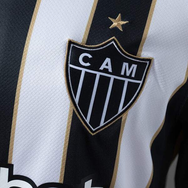 Camiseta Atlético Mineiro 2023/24 Local — detalle manga