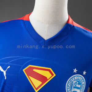 Camiseta Esporte Clube Bahia 2018 Local Superman — detalle bajo