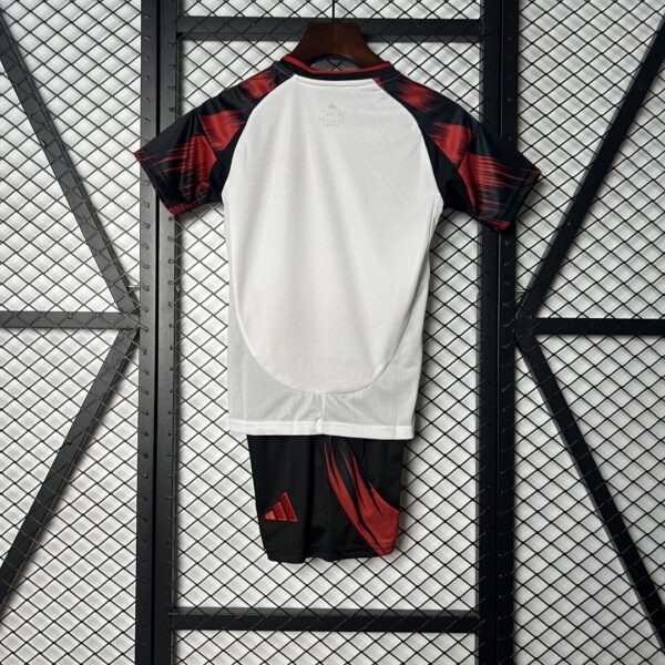 Camiseta Flamengo 2024/25 Visita — detalle cuello