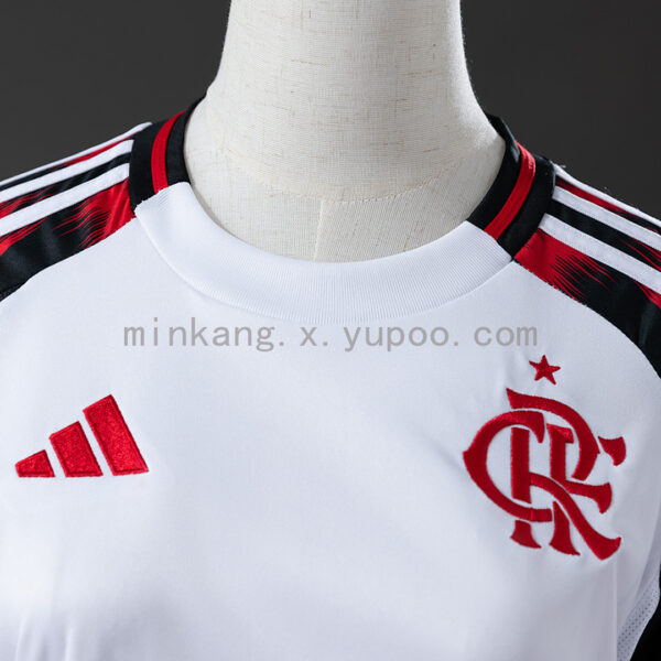 Camiseta Flamengo 2024/25 Away Mujer — detalle cuello
